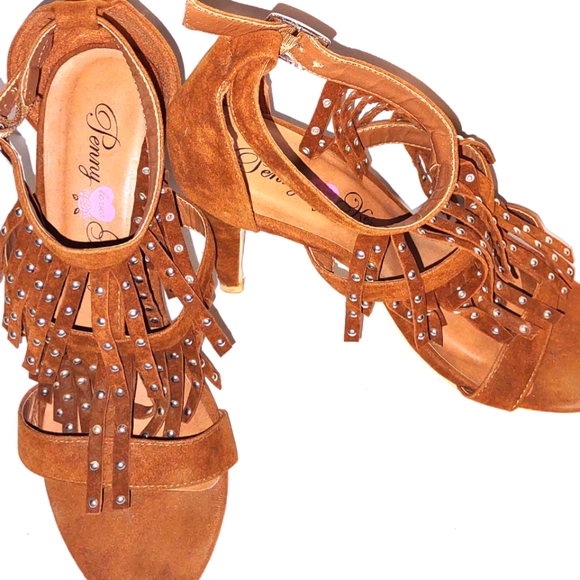 Heels - Picture 3 of 4